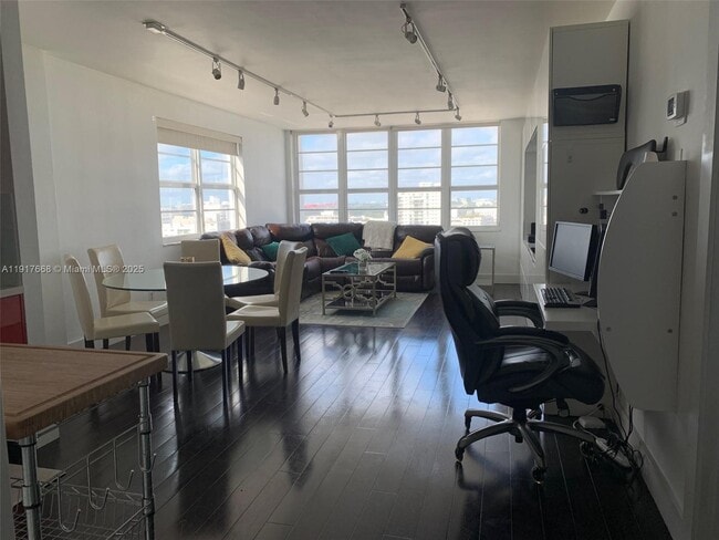 Building Photo - 100 Lincoln Rd