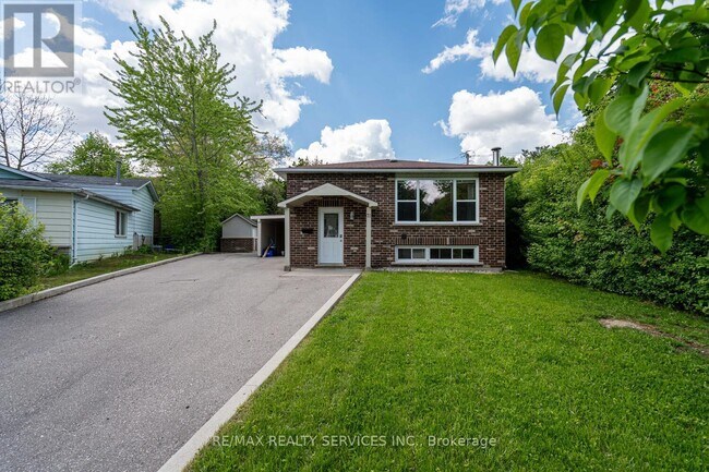 Building Photo - 71 Helene Crescent
