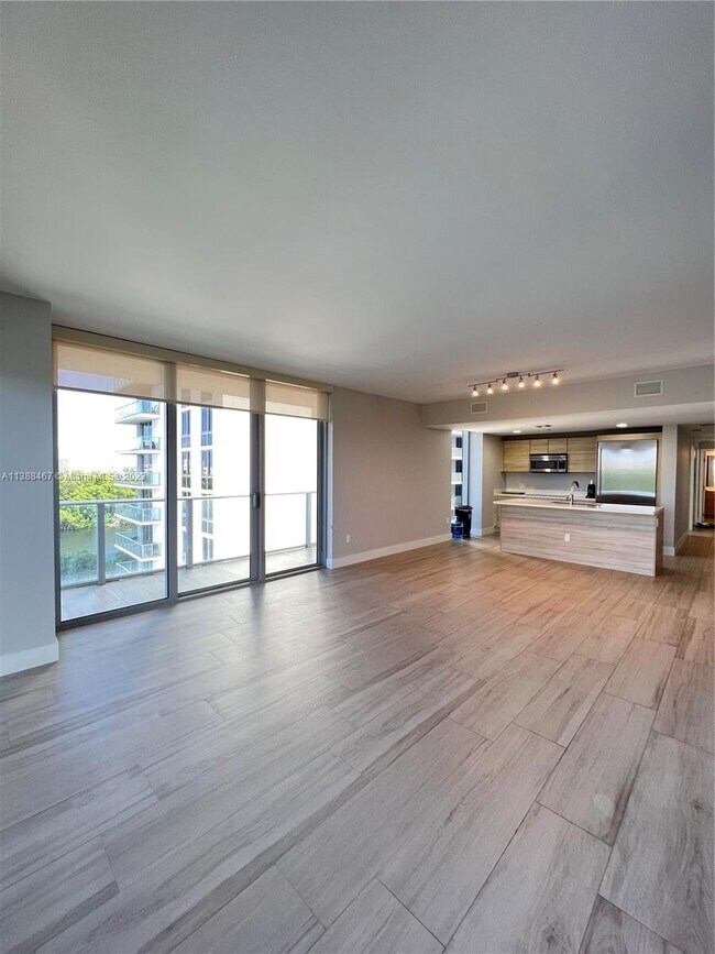 Foto del edificio - 16385 Biscayne Blvd
