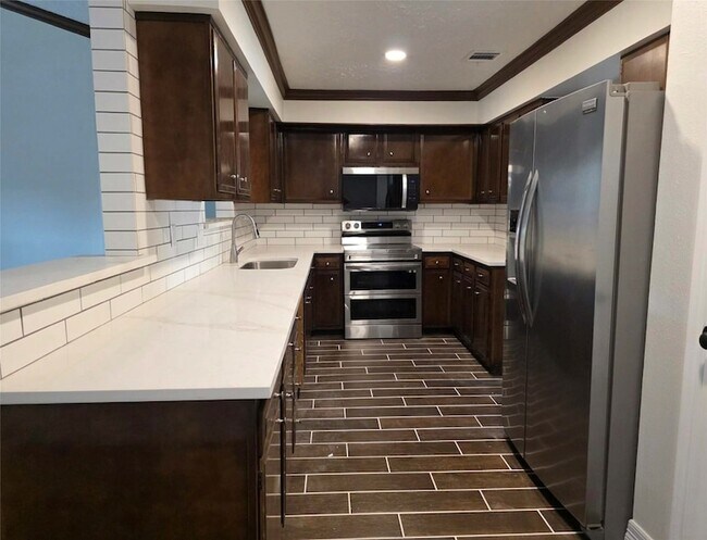 Foto del edificio - 7423 Weatherhill Ln