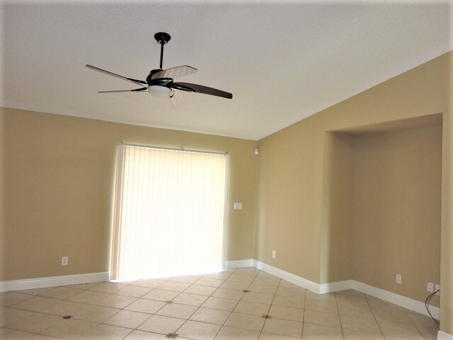 Foto del edificio - 5140 Carrick Road