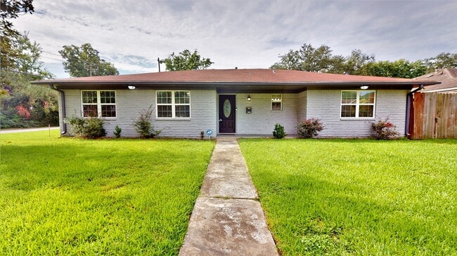 Foto del edificio - 4803 Sanford Rd