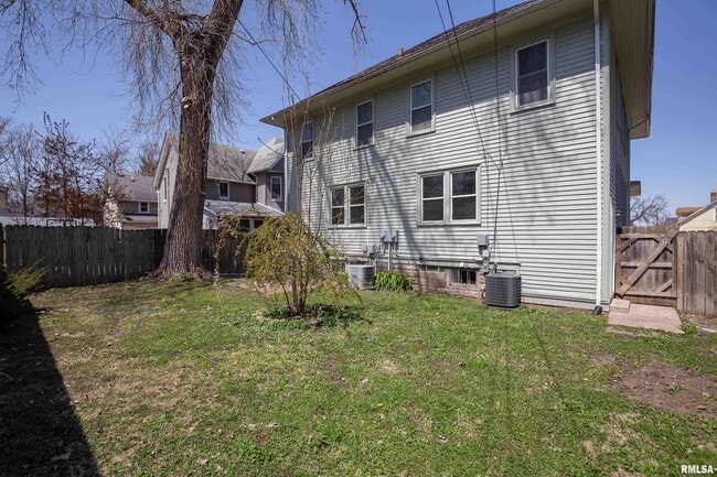 Building Photo - 2524 8th Ave