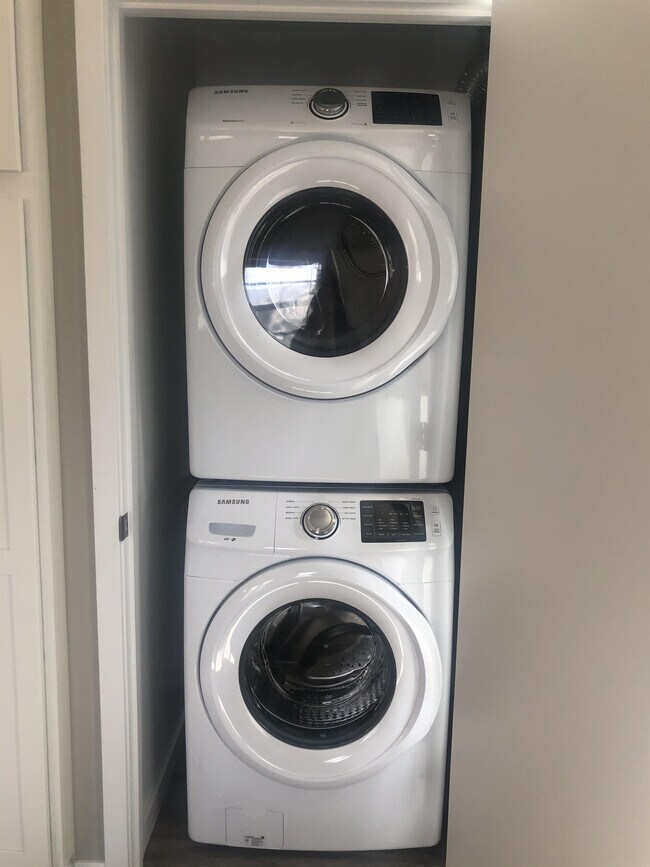 Foto del edificio - 2929 Burlingame Ave SW