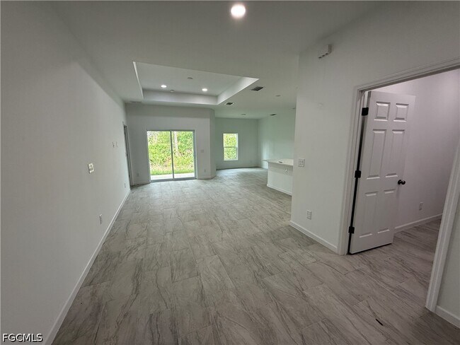 Foto del edificio - 1103 W 10th St