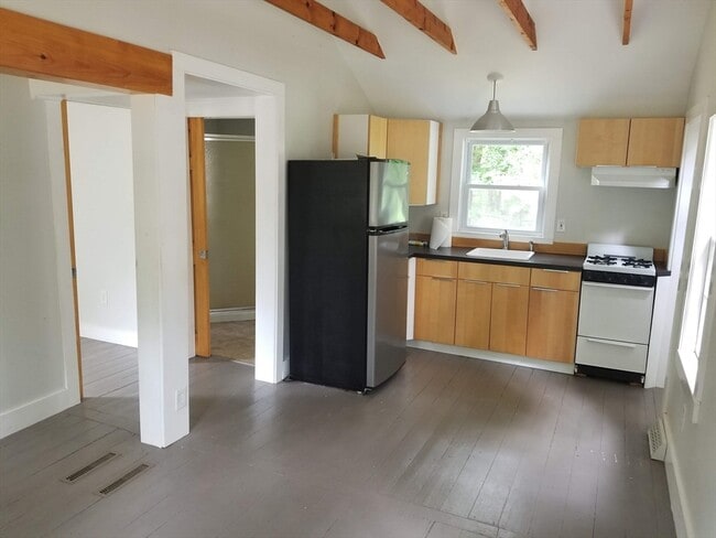 Building Photo - 980 Careswell St