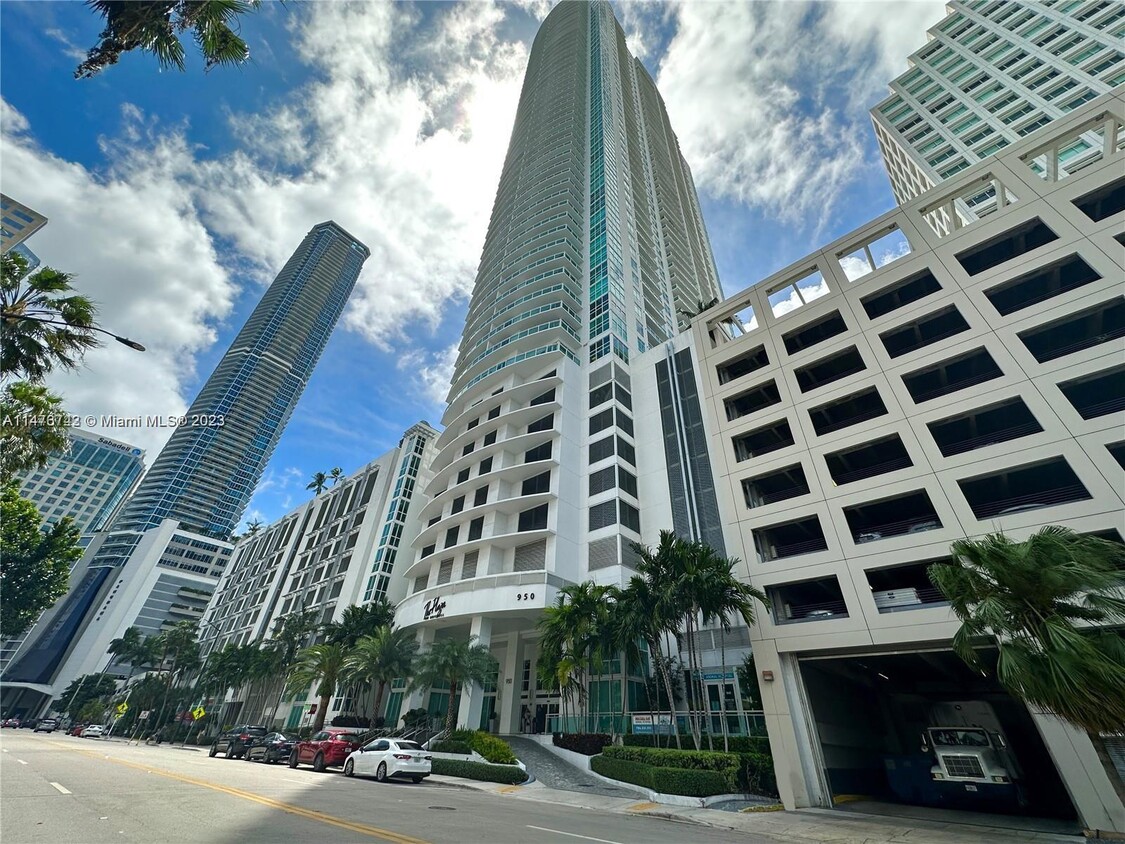 Primary Photo - 950 Brickell Bay Dr