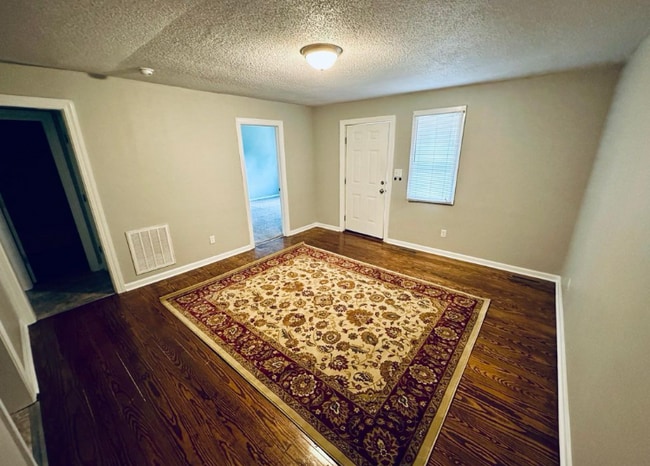 Building Photo - 103 Juniper Ln