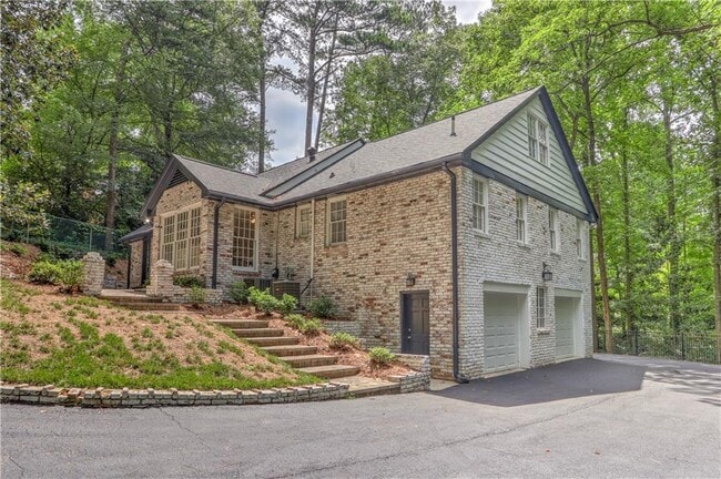Building Photo - 4540 Club Valley Dr NE