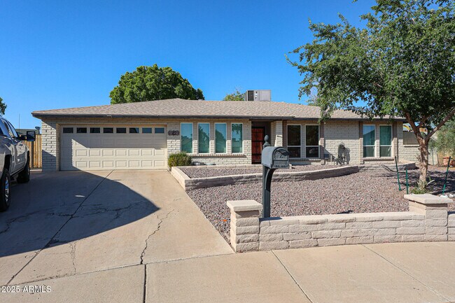 Building Photo - 11621 N 39th Dr