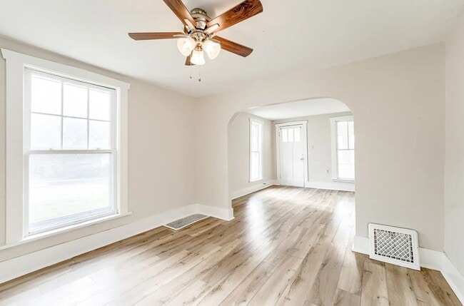 Building Photo - Adorable 1 story home is needing YOU!