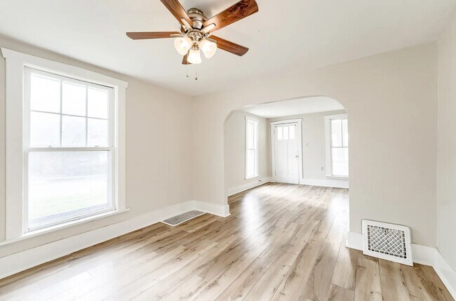 Foto del edificio - Adorable 1 story home is needing YOU!
