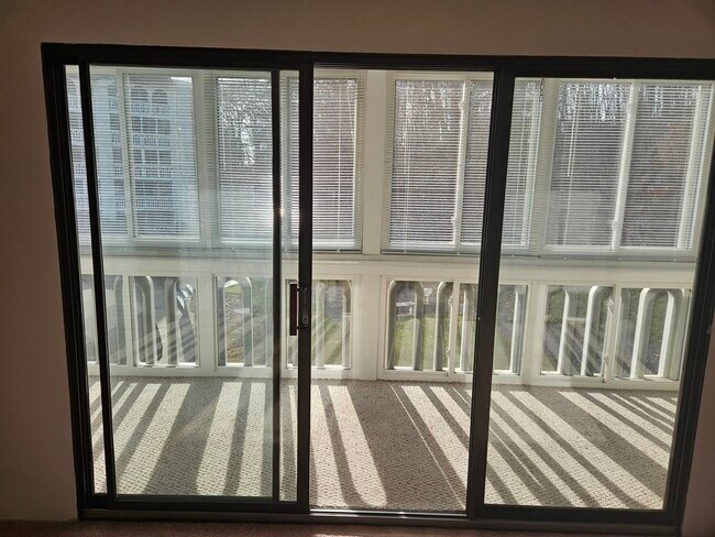 Foto del edificio - 875 John Fitch Hwy