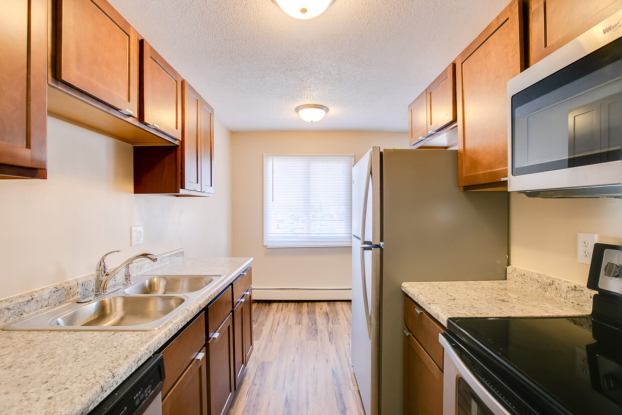 Primary Photo - 1337 Arkwright St N