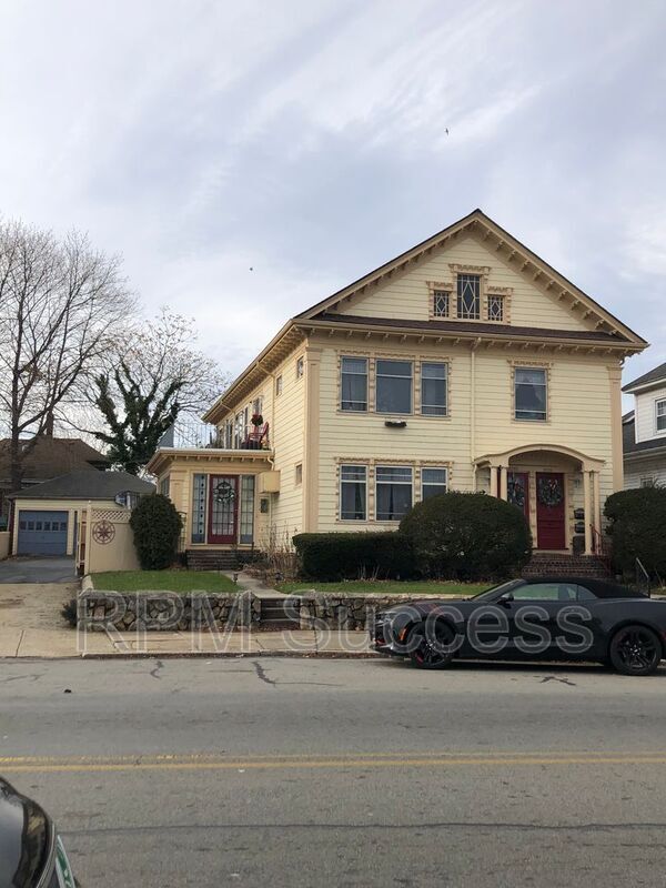 Building Photo - 2083 Acushnet Ave
