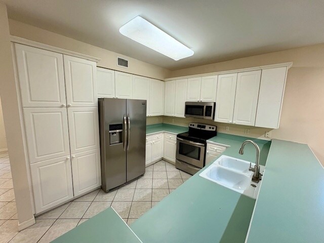 Foto del edificio - 406 Westlake Ct