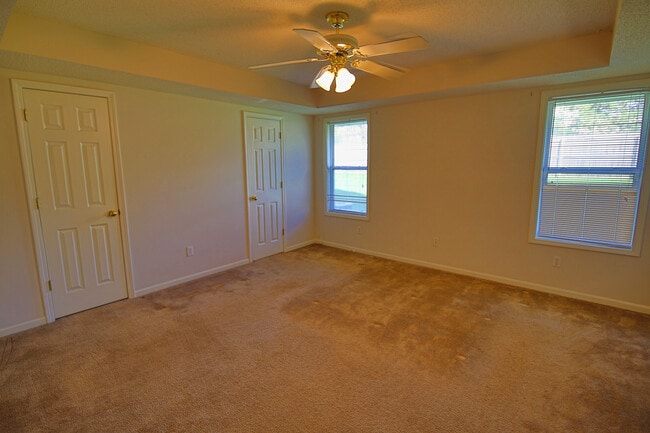 Building Photo - 407 SW Hoke Ln