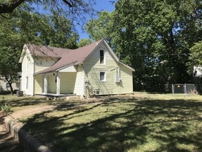 Building Photo - 831 Laramie St