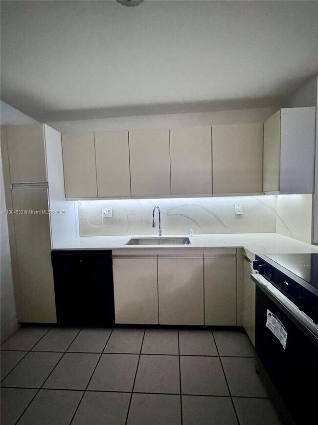 Foto del edificio - 18151 NE 31st Ct