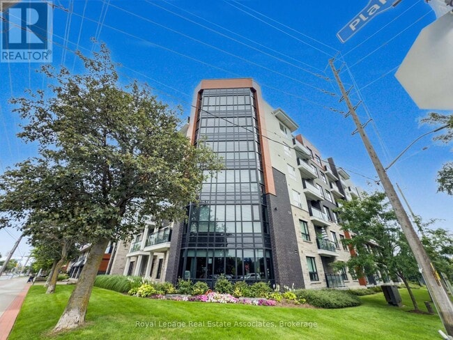 Photo du bâtiment - 320-320 Plains Rd E