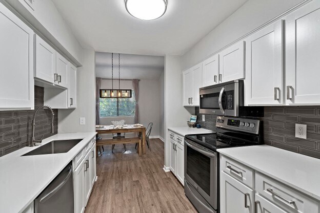 Foto del edificio - 1138 Village Creek Ln