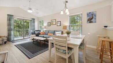 Building Photo - 562 Blue Stem Dr