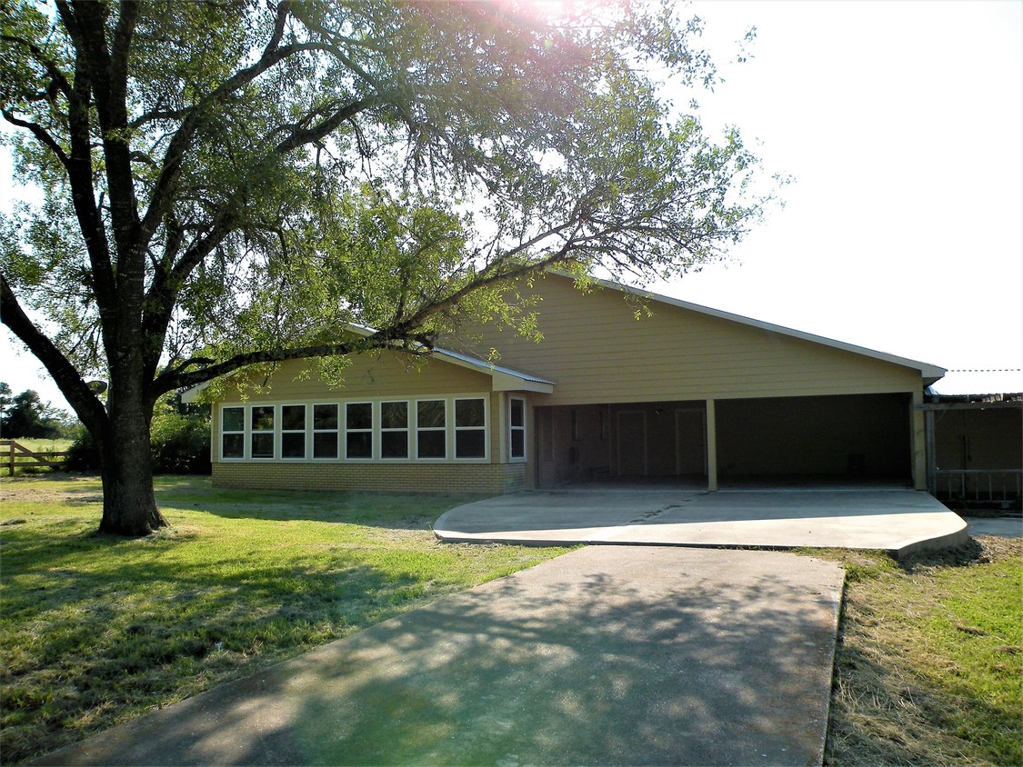 Primary Photo - 837 Moffett Springs Rd