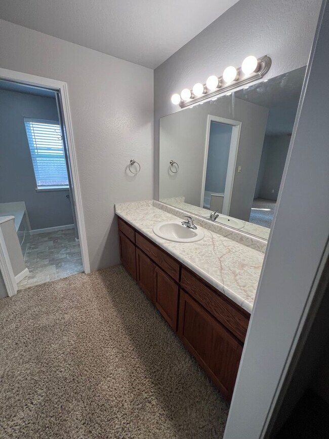 Building Photo - 2BD/2BATH - BEAUTIFUL NORTHWEST HOME W/2 C...