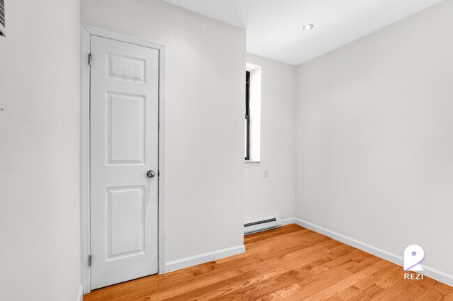 Building Photo - 120 W 105th St