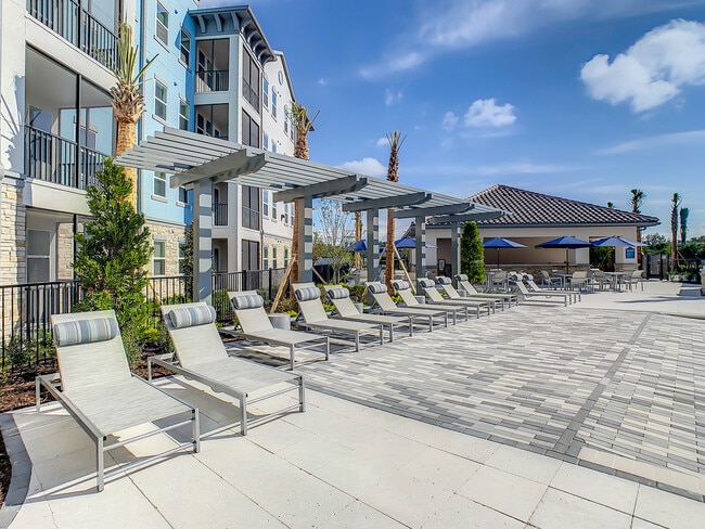 Building Photo - Bayfront On Sand Lake