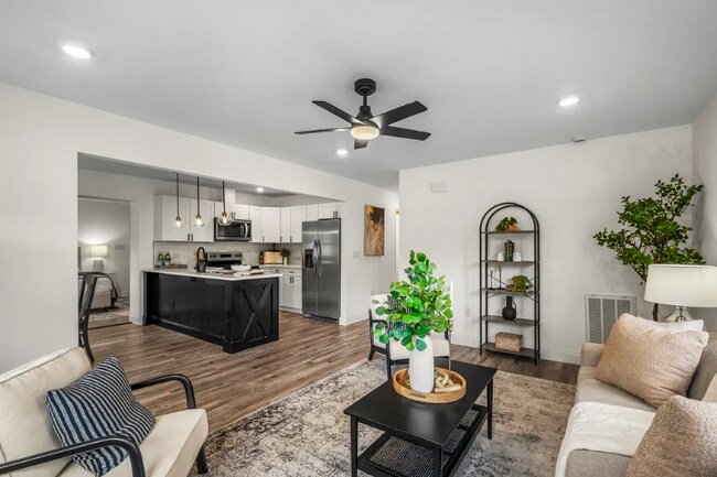 Foto del edificio - 105 Cabot Ct