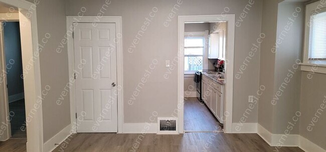 Foto del edificio - 1736 Mansfield Rd