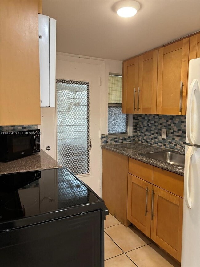 Foto del edificio - 1821 NE 168th St