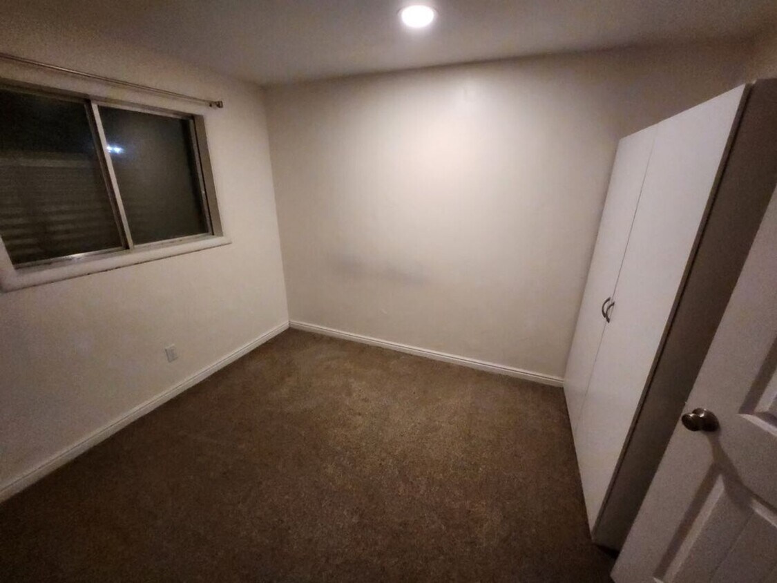 Building Photo - 432 Pinecone Dr