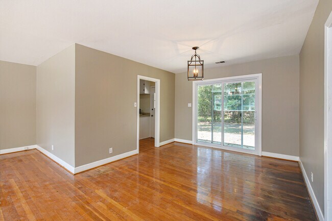 Foto del edificio - 1615 Culpepper Cir