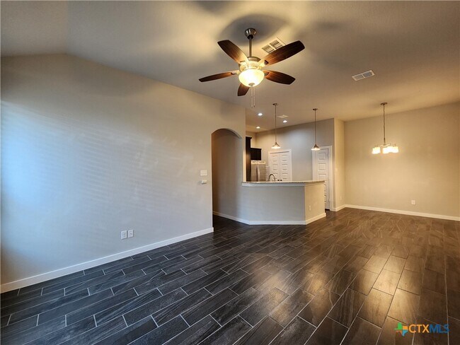 Foto del edificio - 350 Creekside Curve