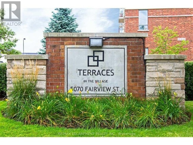 Building Photo - 5070 Fairview St