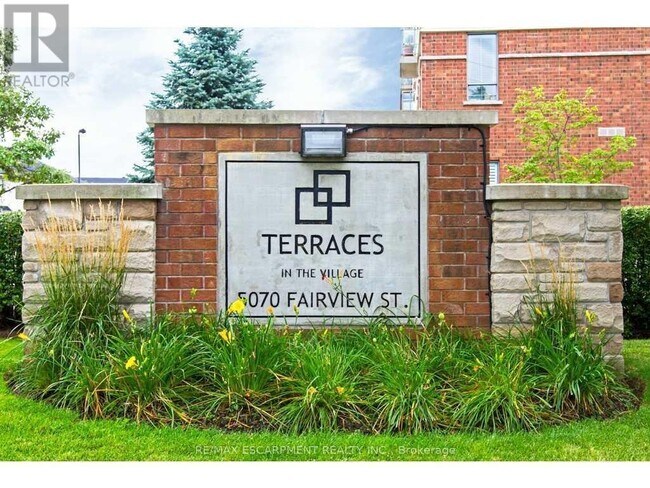 Photo du bâtiment - 5070 Fairview St