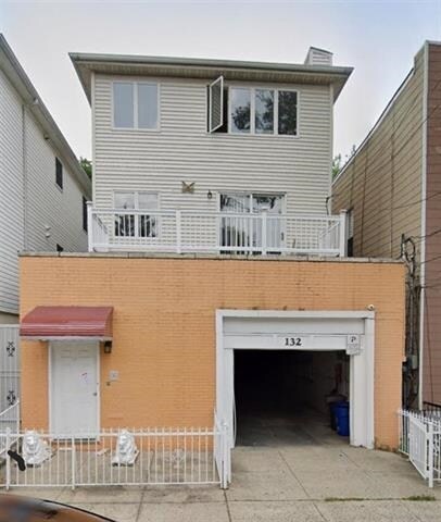 Primary Photo - 132 Charles St