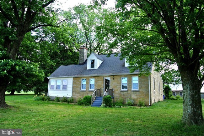 Building Photo - 2050 Mt View Rd
