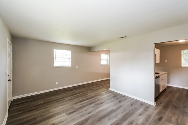 Foto del edificio - 6819 Goldilocks Ln