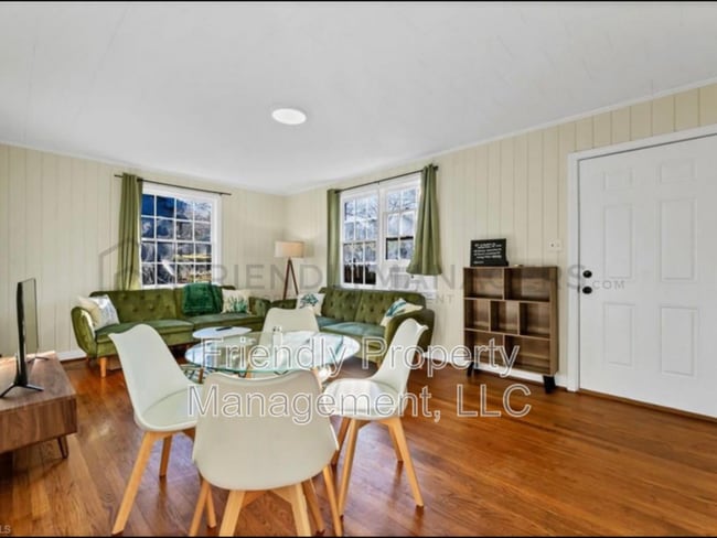 Building Photo - 517 W Brookline St