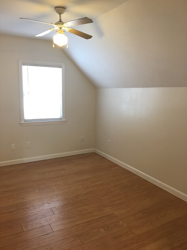 Living room - 17 Central St