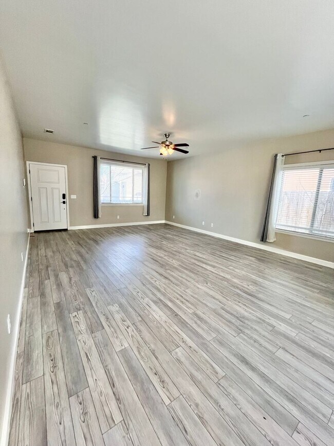 Foto del edificio - UPCOMING 4 BED 3 BATH HOME AVAILABLE 2/1/2...