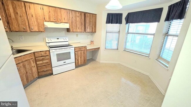 Building Photo - 853 E Fishers Creek Rd