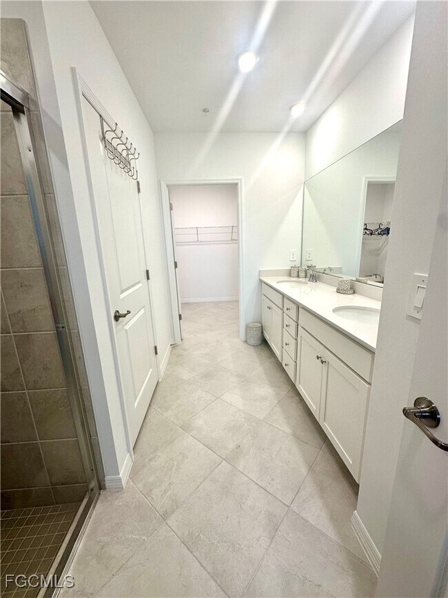 Building Photo - 20610 Hazelnut Ct