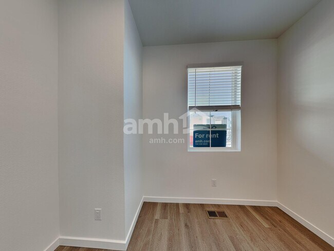 Foto del edificio - 23552 E 3rd Pl