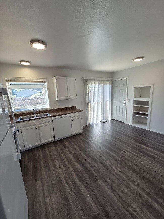 Building Photo - Inviting 3-Bedroom Home with Expansive Backyard on a Peaceful Cul-de-Sac | Available July 10