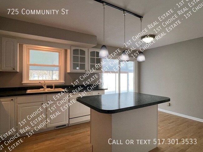 Building Photo - SHORT TERM LEASE - Spacious 3-BDR 1.5-BTH ...
