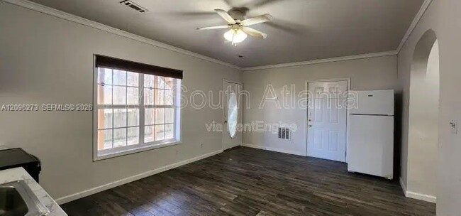 Building Photo - 750 Castlebrooke Dr SE